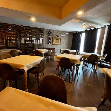 Hotel Genevris Cinq 2*