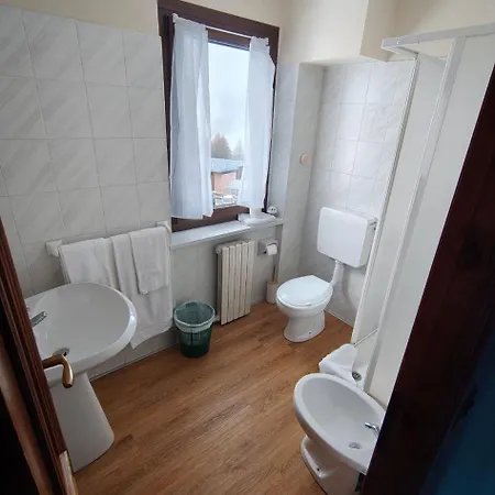 Genevris Cinq מלון